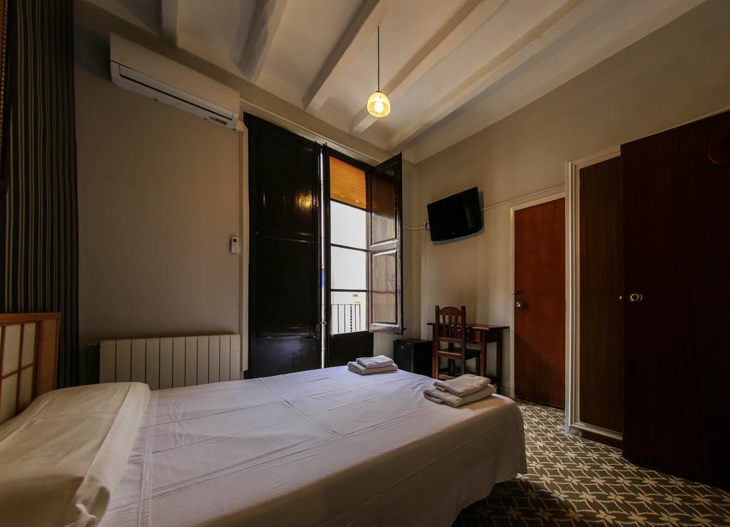 Hostal Santa Teresa Reus Zewnętrze zdjęcie