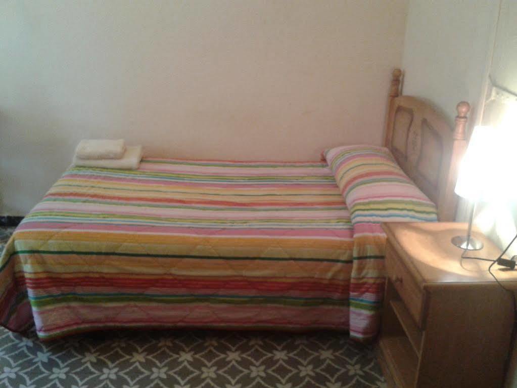 Hostal Santa Teresa Reus Zewnętrze zdjęcie