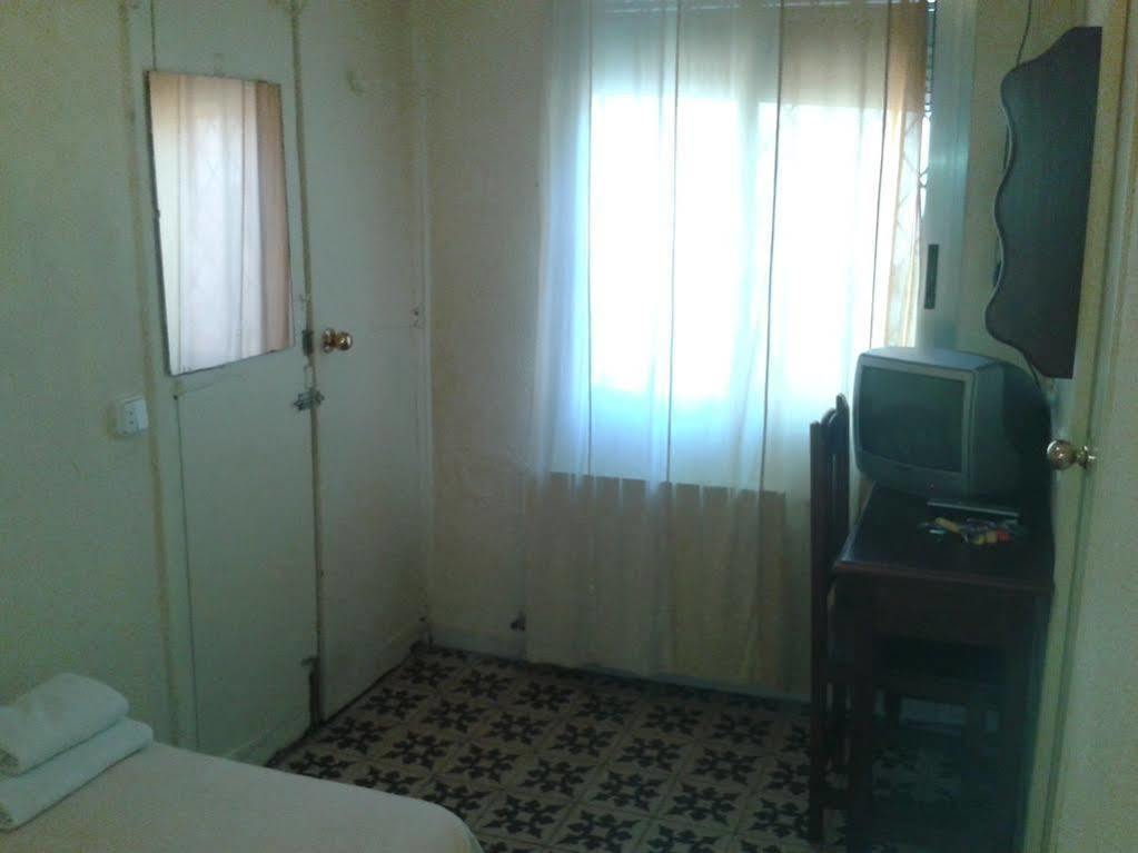 Hostal Santa Teresa Reus Zewnętrze zdjęcie