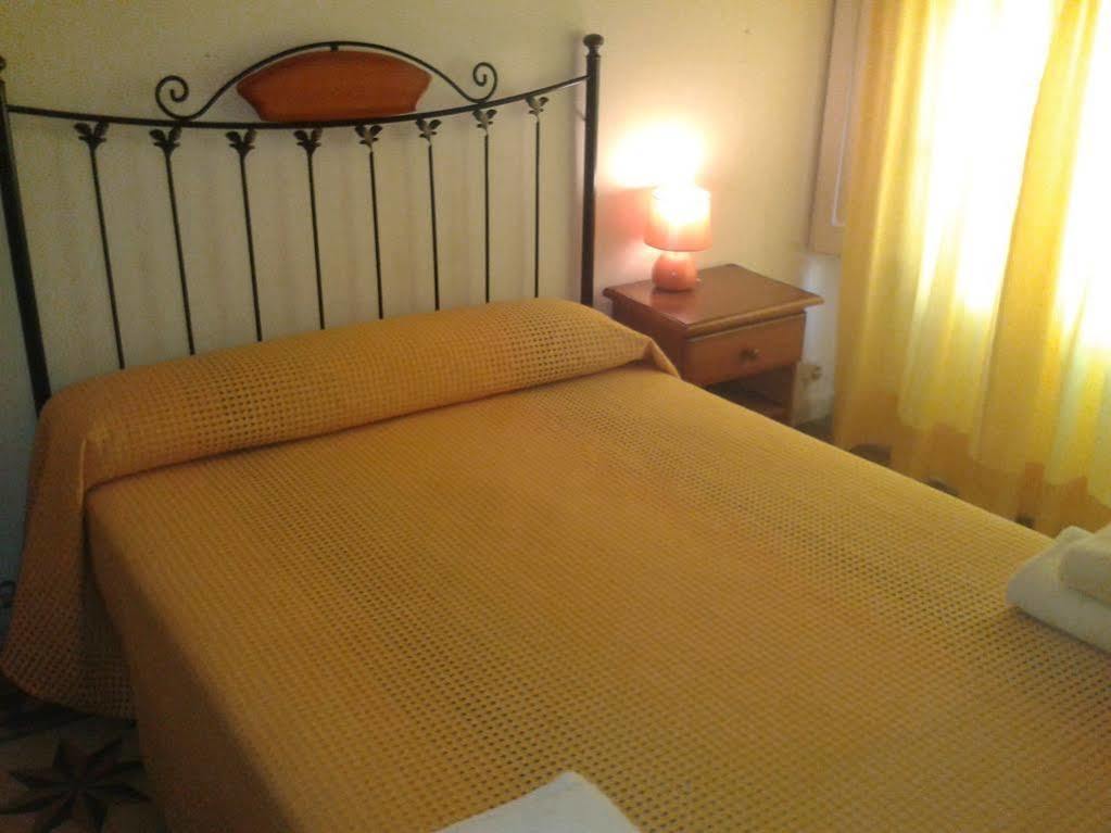 Hostal Santa Teresa Reus Zewnętrze zdjęcie