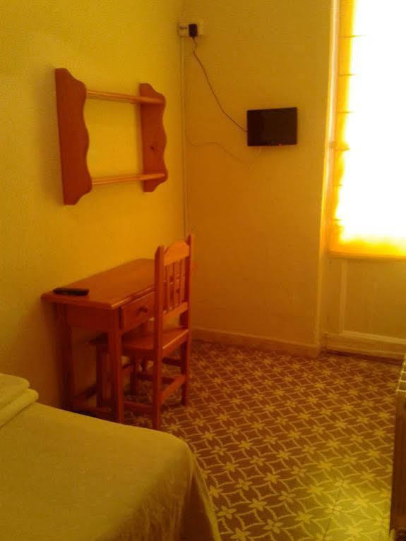 Hostal Santa Teresa Reus Zewnętrze zdjęcie