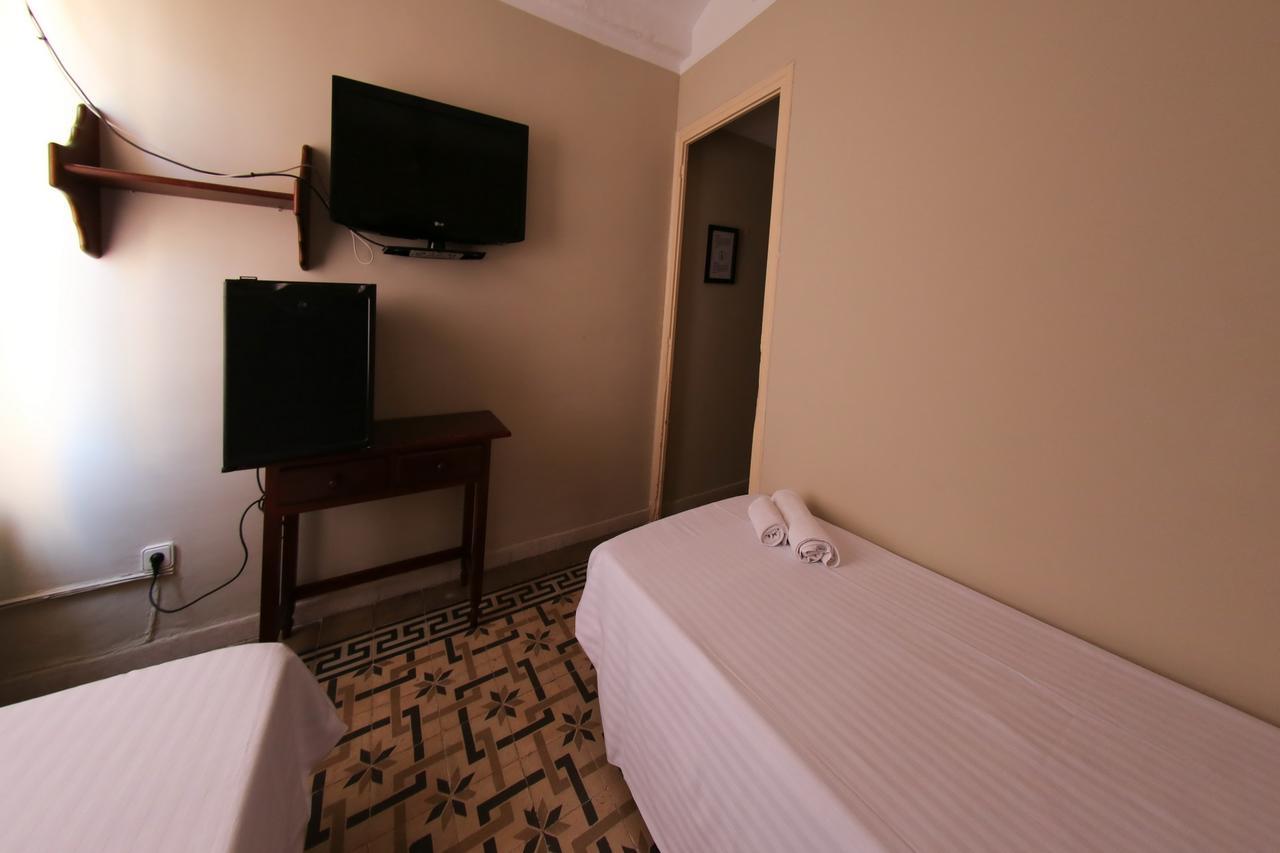 Hostal Santa Teresa Reus Zewnętrze zdjęcie