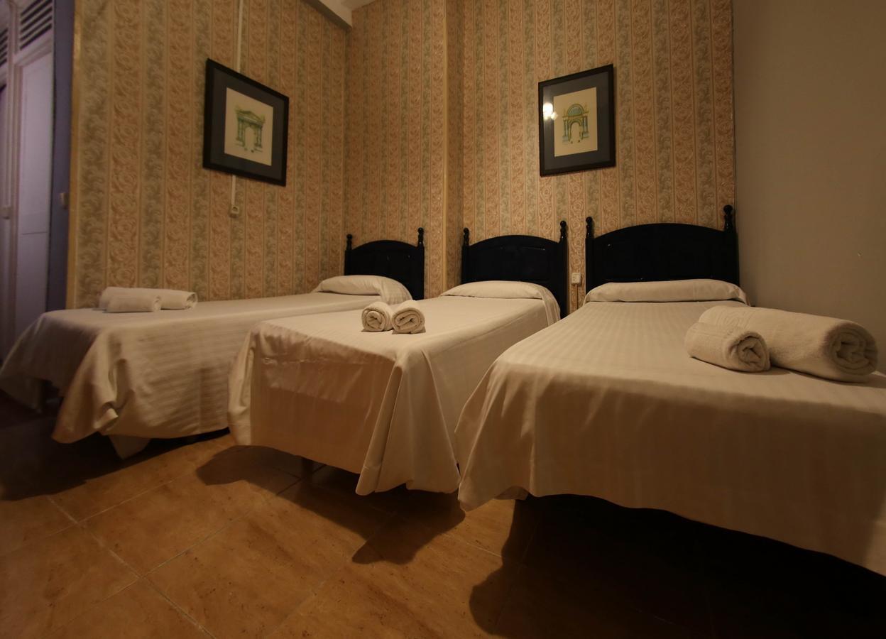 Hostal Santa Teresa Reus Zewnętrze zdjęcie