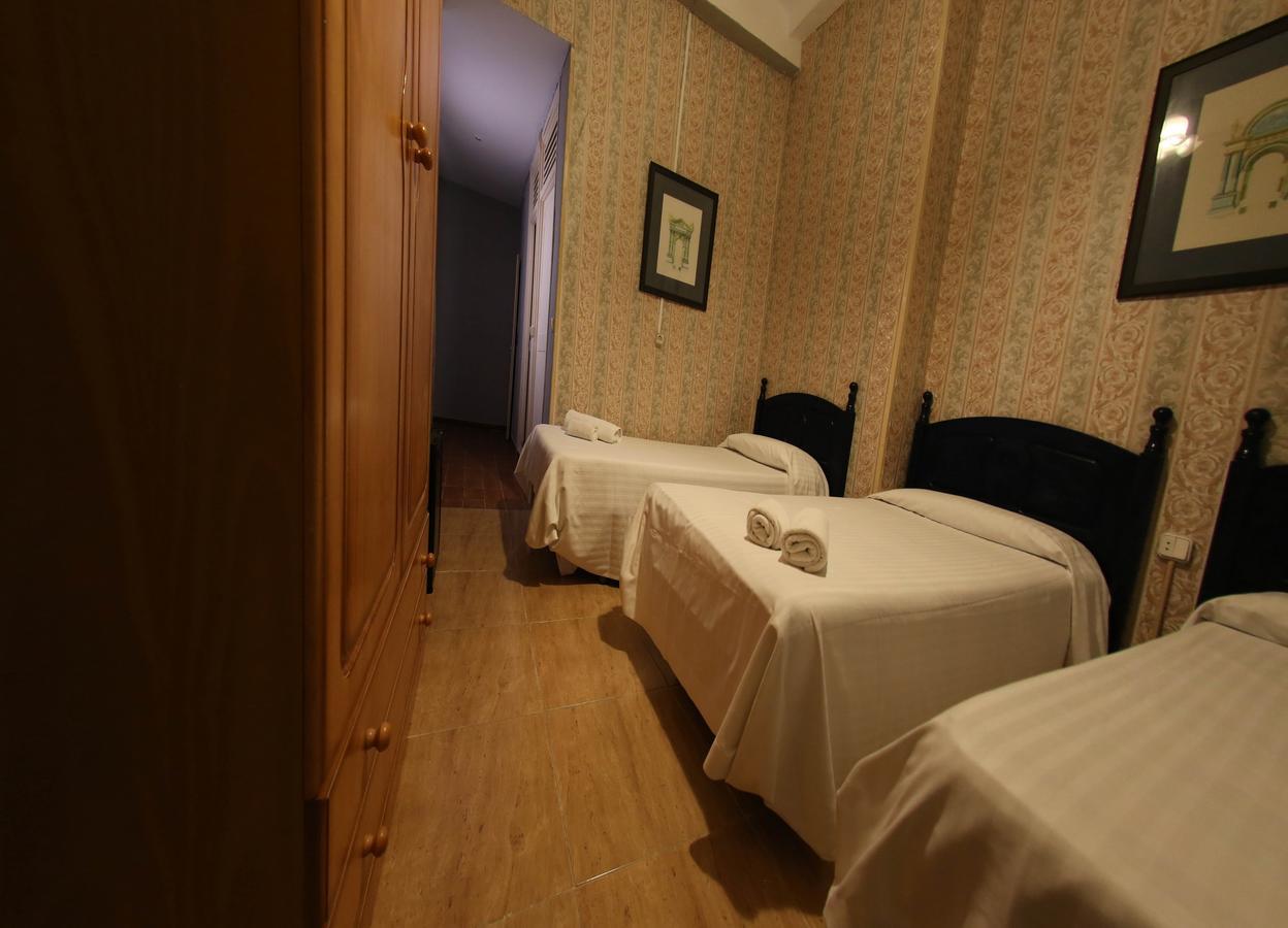 Hostal Santa Teresa Reus Zewnętrze zdjęcie