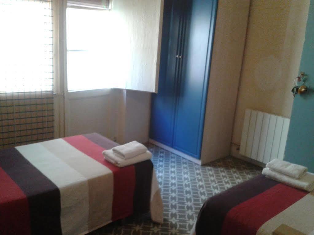 Hostal Santa Teresa Reus Zewnętrze zdjęcie